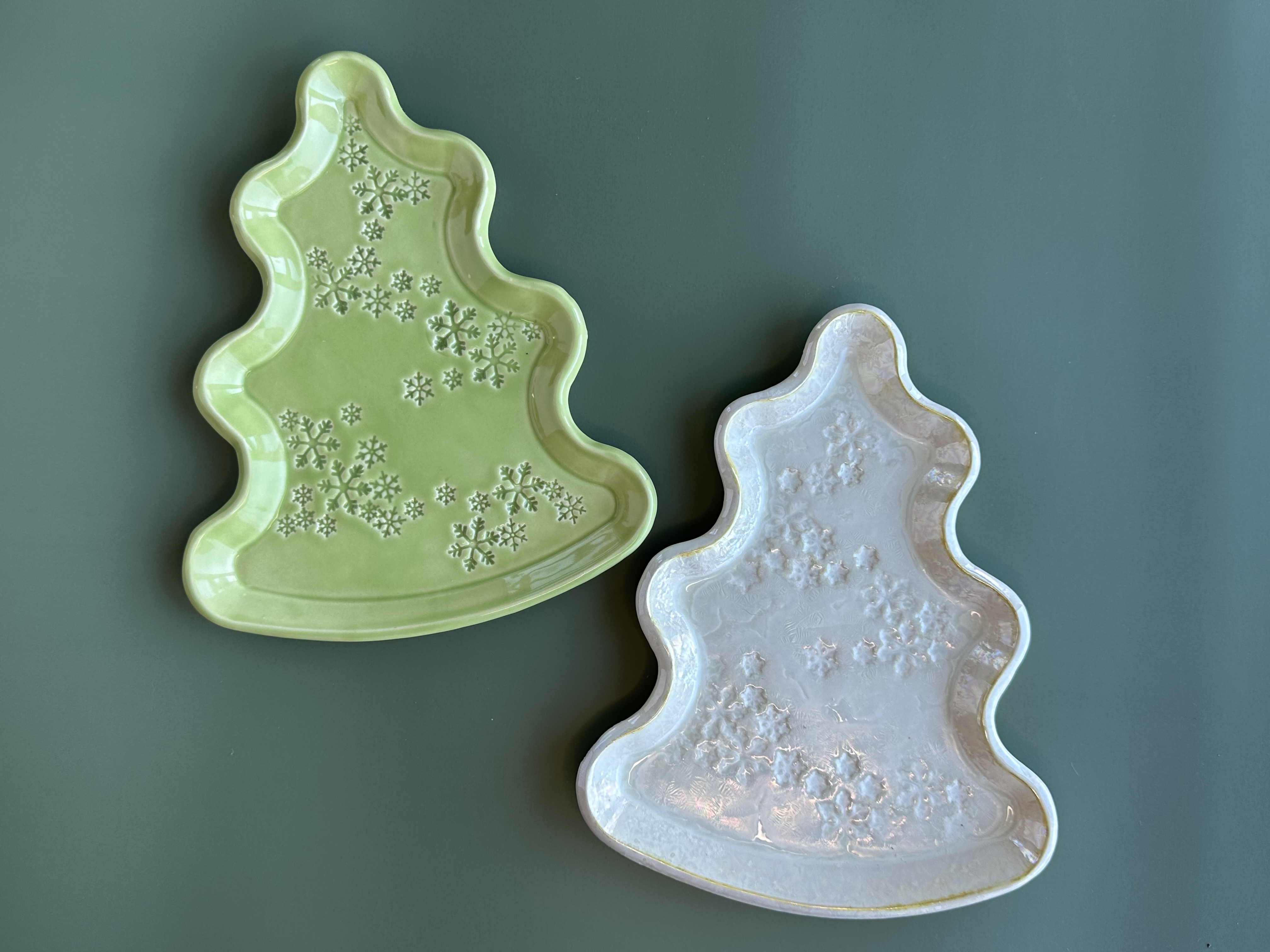 Make a Holiday Tree Plate Using GR Forms and AMACO Glazes
